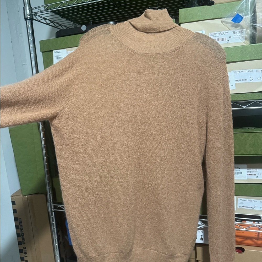 Men’s Gucci Tan Turtleneck Sweater Soft Knit Classic - Picture 5 of 7